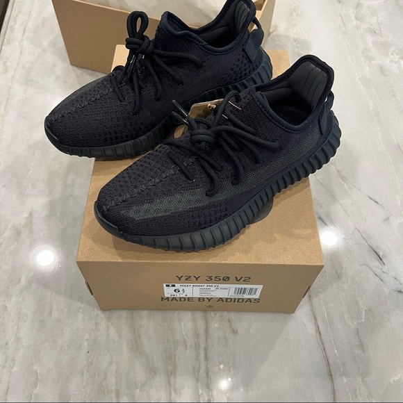 Yeezy Boost 350 V2 Onyx - Picture 4 of 13